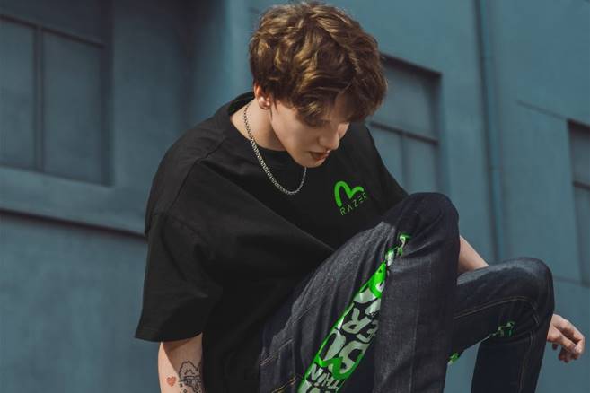 Razer evisu t-skjorte med daicock-trykk klær én farge FL0B191