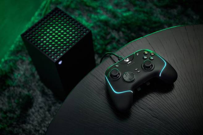 Razer Wolverine v2 chroma konsoll svart FL0B160