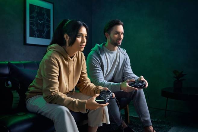 Razer Wolverine v2 chroma konsoll svart FL0B160